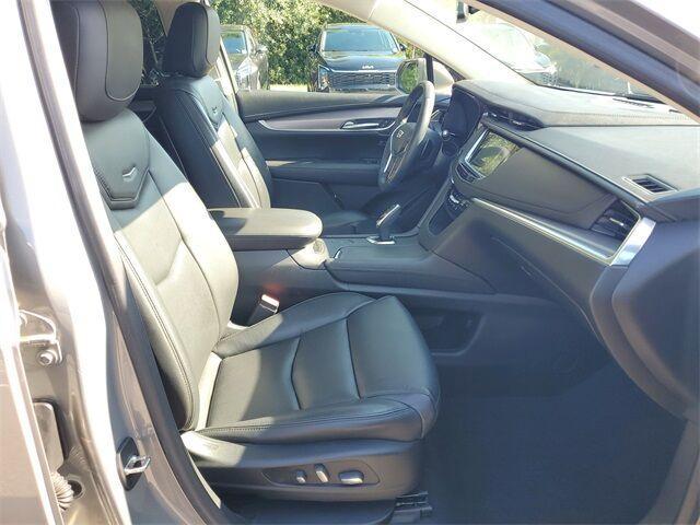 used 2017 Cadillac XT5 car, priced at $20,900