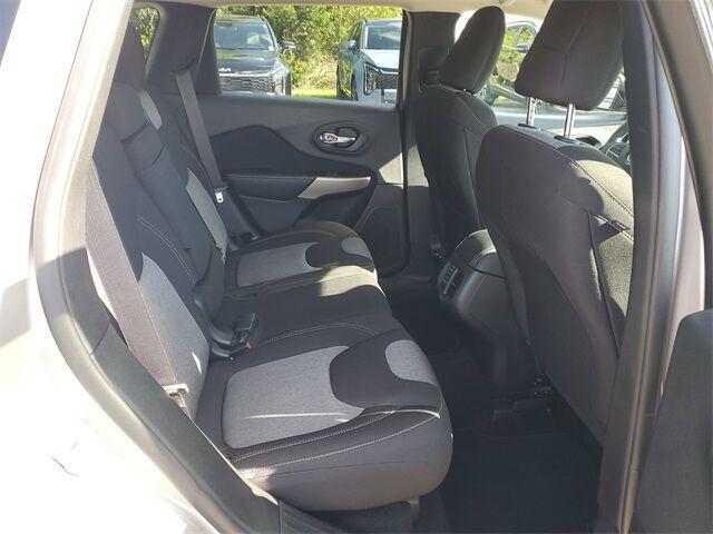 used 2018 Jeep Cherokee car, priced at $15,495