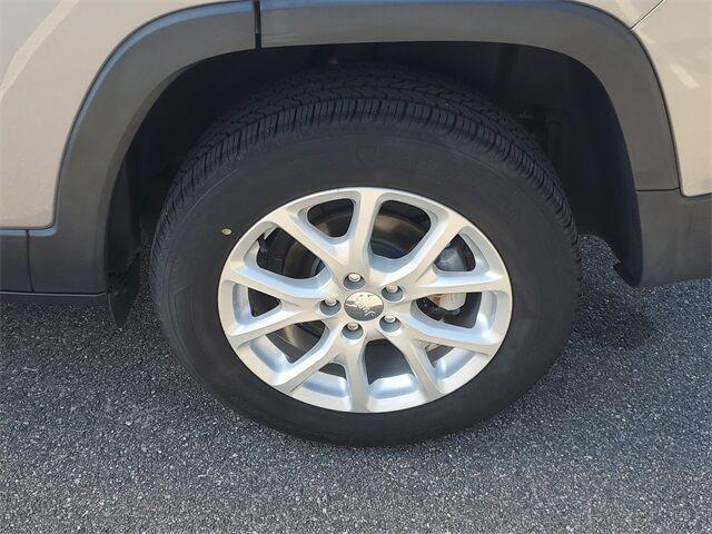 used 2018 Jeep Cherokee car, priced at $15,495