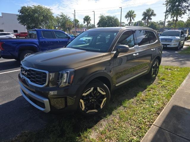 used 2025 Kia Telluride car, priced at $38,900