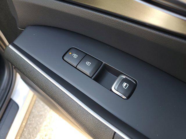 new 2025 Kia Sorento Hybrid car, priced at $38,304