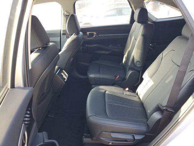 new 2025 Kia Sorento Hybrid car, priced at $38,304