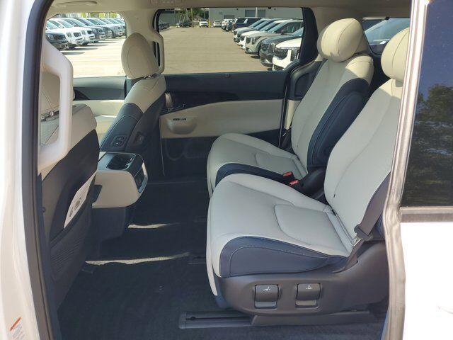 new 2025 Kia Carnival Hybrid car, priced at $52,644