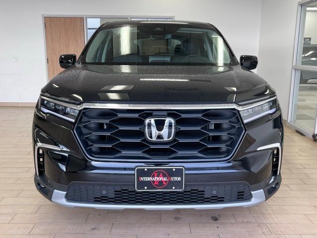 new 2025 Honda Pilot car, priced at $46,995