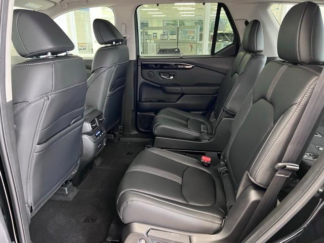 new 2025 Honda Pilot car, priced at $46,995