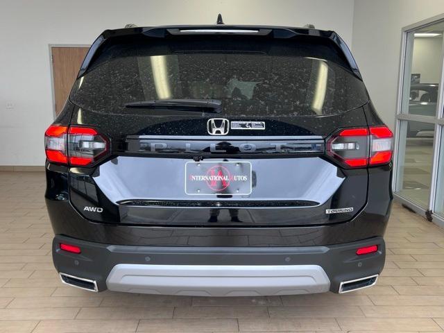 new 2025 Honda Pilot car, priced at $48,995