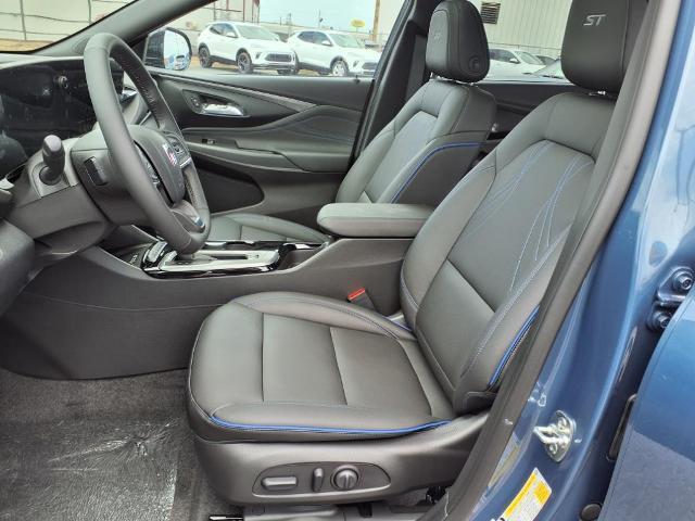 new 2025 Buick Envista car
