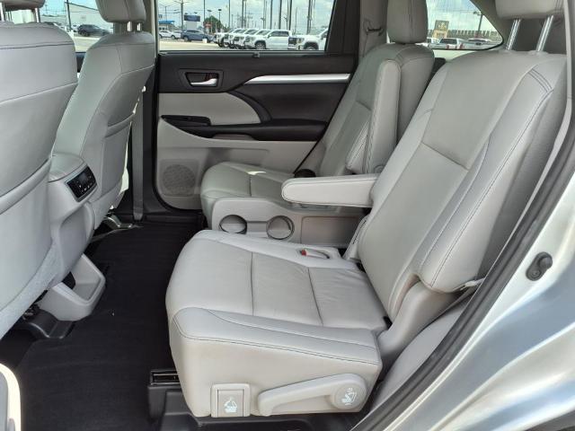 used 2019 Toyota Highlander car, priced at $27,995