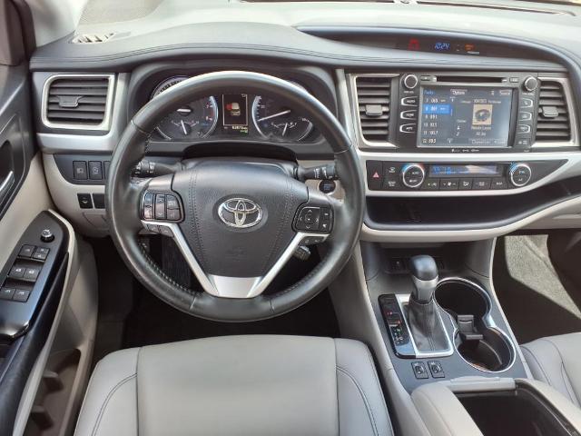 used 2019 Toyota Highlander car, priced at $27,995