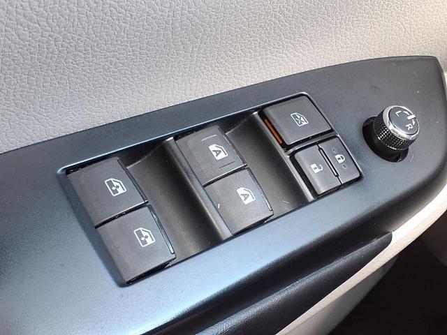 used 2019 Toyota Highlander car, priced at $27,995