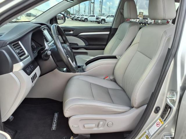 used 2019 Toyota Highlander car, priced at $27,995