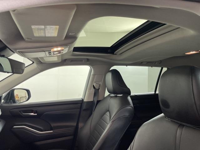 used 2021 Toyota Highlander Hybrid car, priced at $37,499
