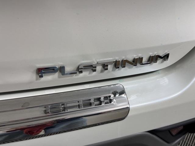 used 2020 Toyota Highlander Hybrid car, priced at $38,499