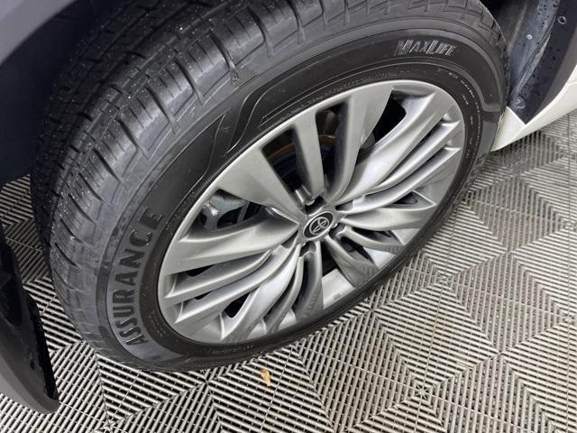 used 2020 Toyota Highlander Hybrid car, priced at $38,499