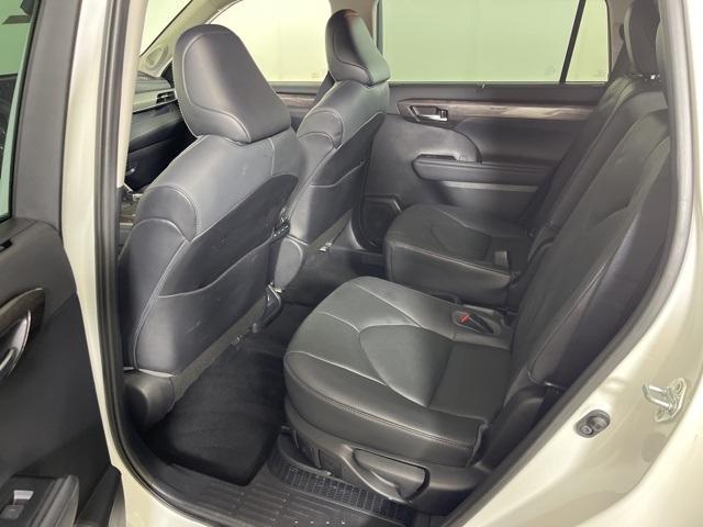 used 2020 Toyota Highlander Hybrid car, priced at $38,499