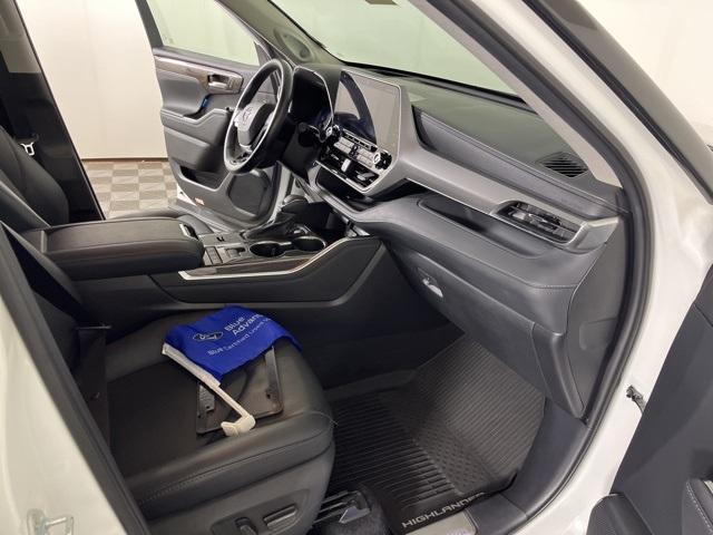 used 2020 Toyota Highlander Hybrid car, priced at $38,499
