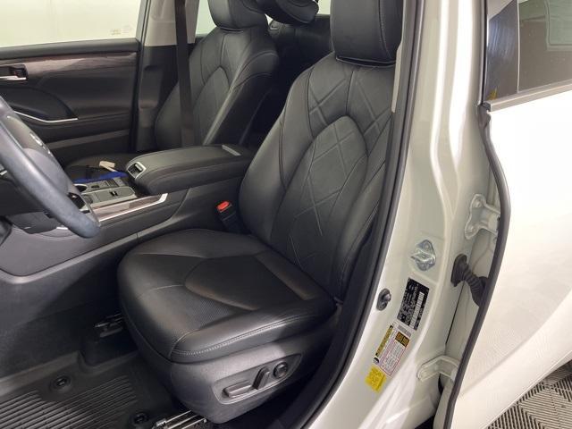 used 2020 Toyota Highlander Hybrid car, priced at $38,499