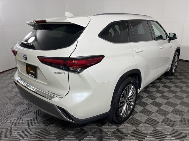 used 2020 Toyota Highlander Hybrid car, priced at $38,499