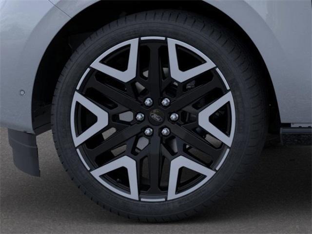 new 2025 Ford Expedition car, priced at $89,386