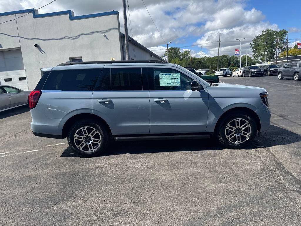 new 2025 Ford Expedition car, priced at $72,065