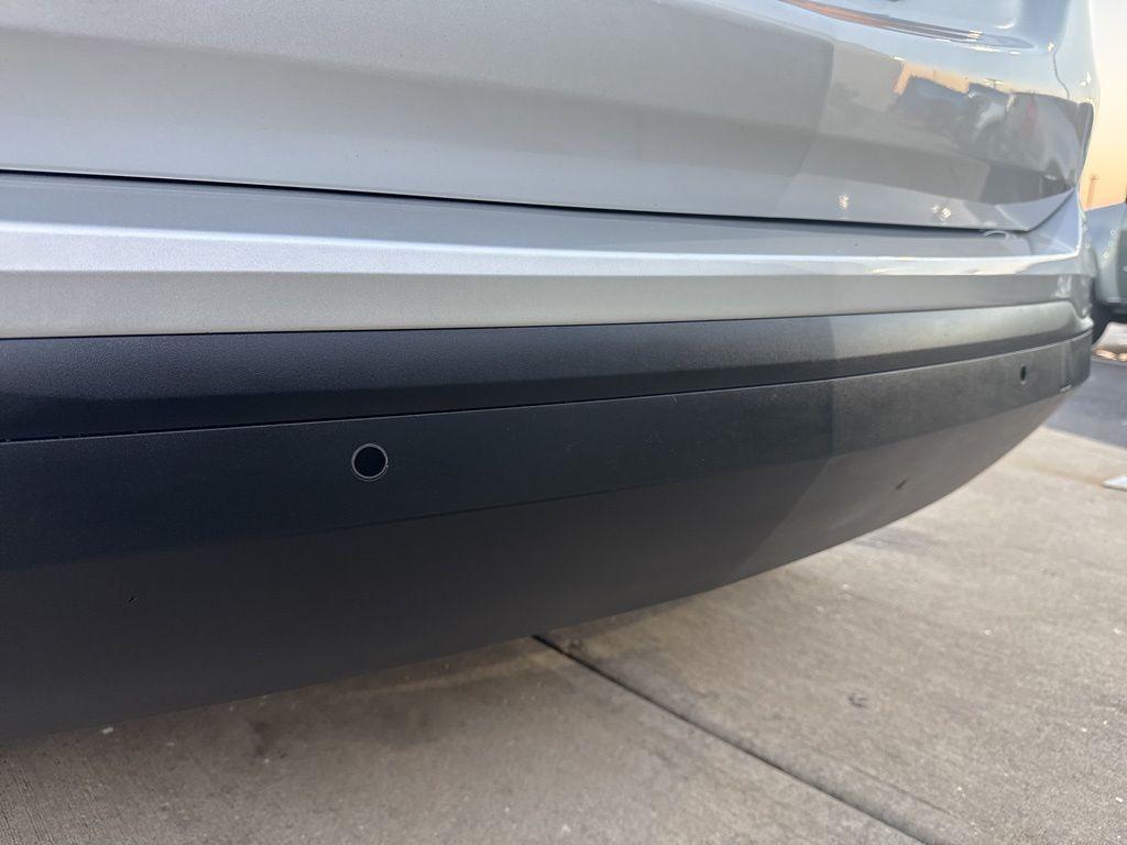 used 2021 Chevrolet Equinox car, priced at $9,999