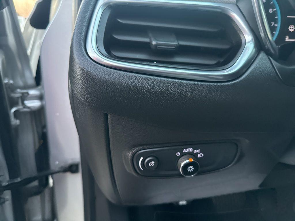 used 2021 Chevrolet Equinox car, priced at $9,999