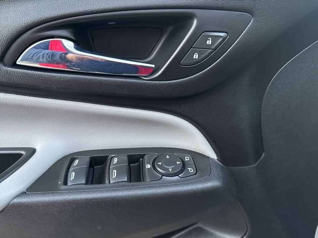 used 2021 Chevrolet Equinox car, priced at $9,999