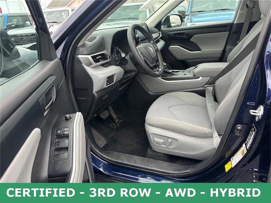 used 2021 Toyota Highlander Hybrid car, priced at $26,650