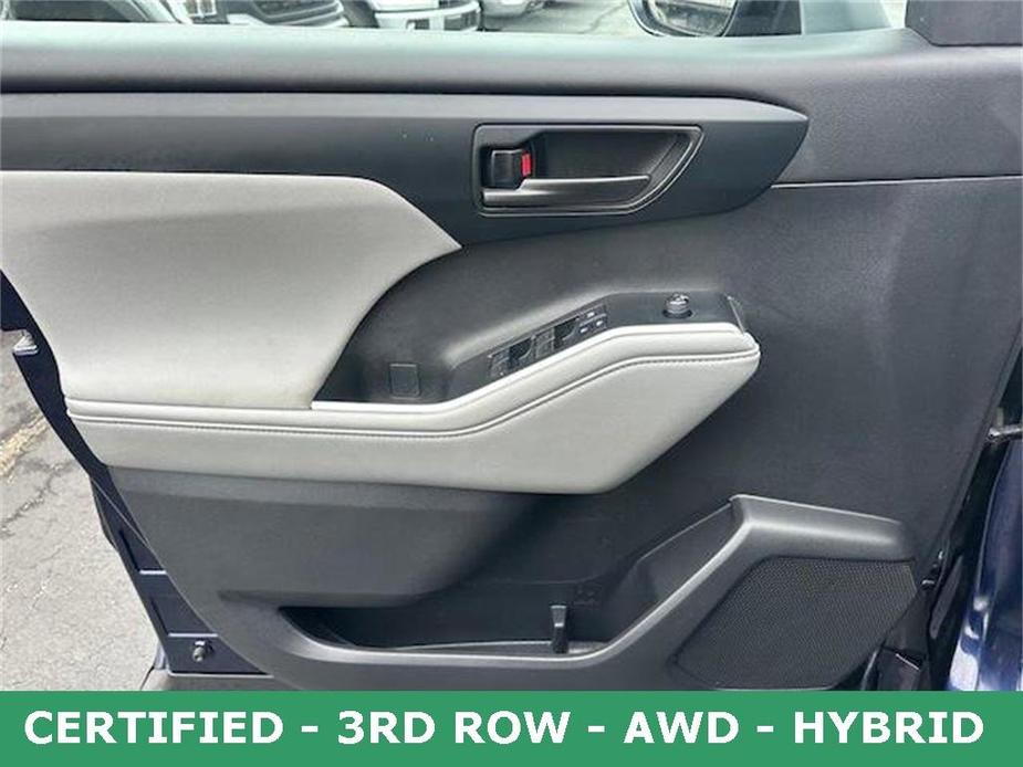 used 2021 Toyota Highlander Hybrid car, priced at $26,650