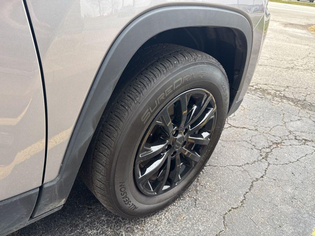 used 2021 Jeep Cherokee car, priced at $18,499