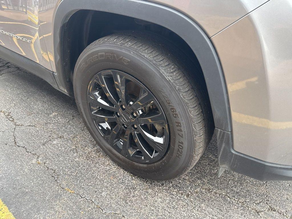 used 2021 Jeep Cherokee car, priced at $18,499