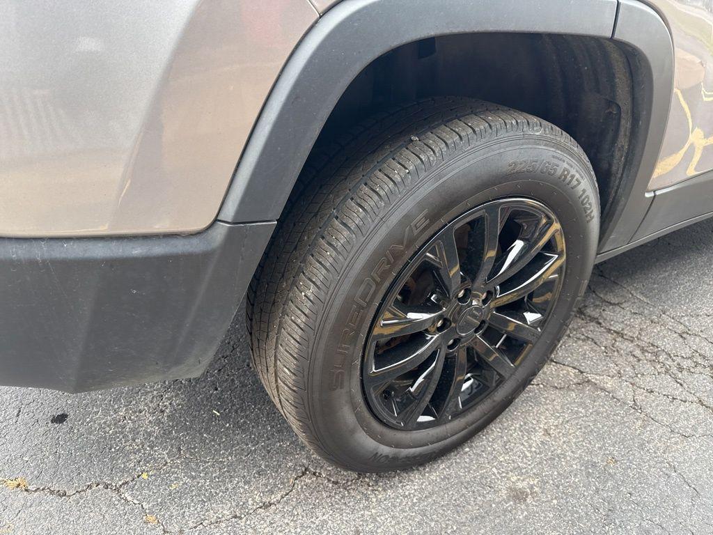 used 2021 Jeep Cherokee car, priced at $18,499