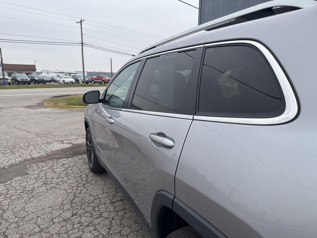 used 2021 Jeep Cherokee car, priced at $18,499