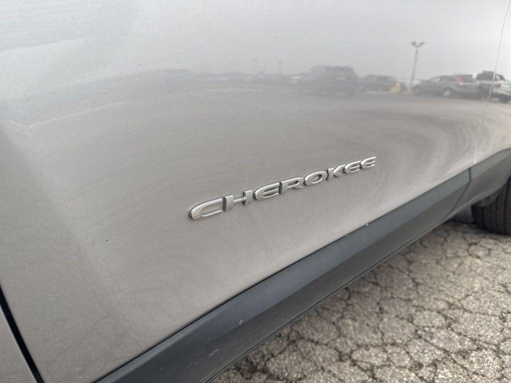 used 2021 Jeep Cherokee car, priced at $18,499