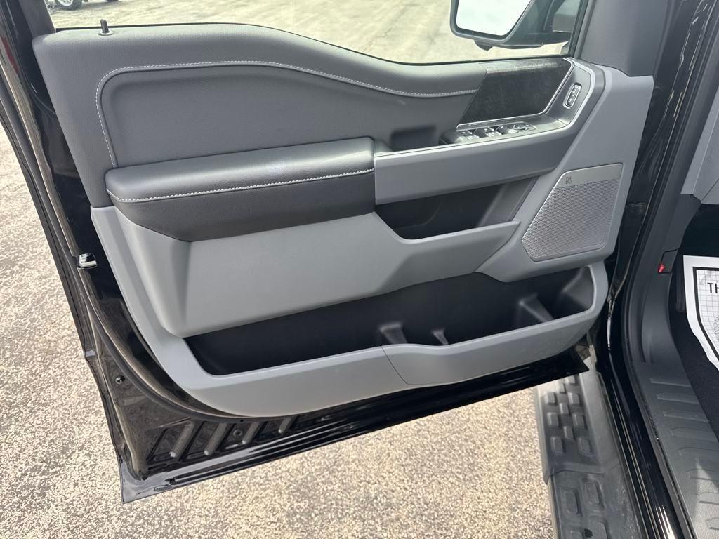 new 2025 Ford F-150 Lightning car