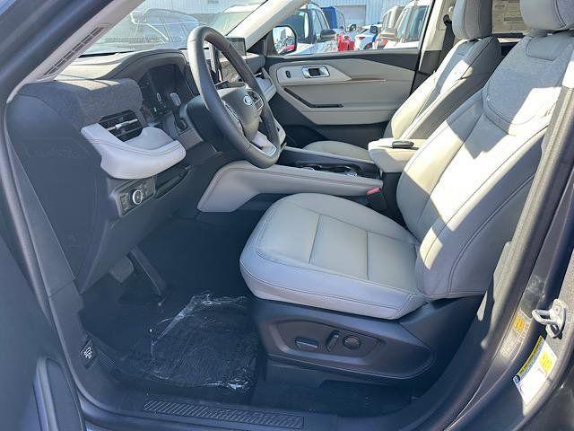 new 2025 Ford Explorer car, priced at $45,754