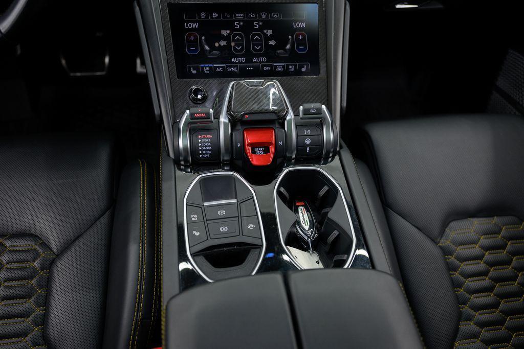 used 2022 Lamborghini Urus car, priced at $179,980