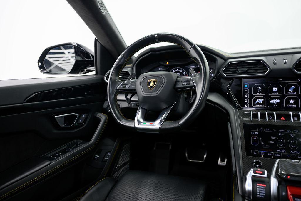 used 2022 Lamborghini Urus car, priced at $179,980