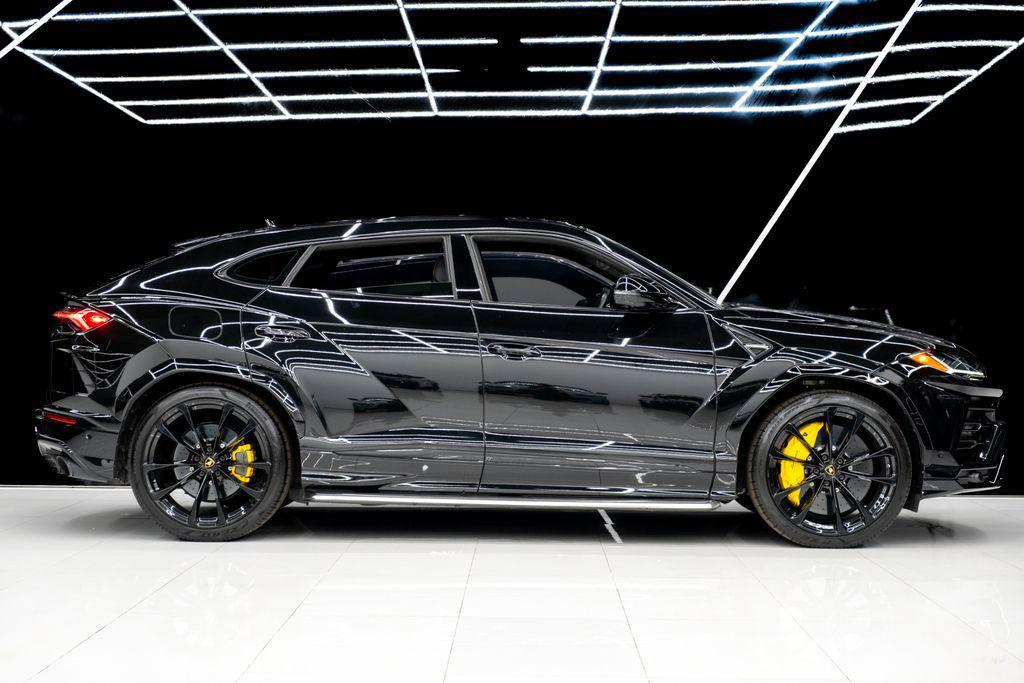 used 2022 Lamborghini Urus car, priced at $179,980