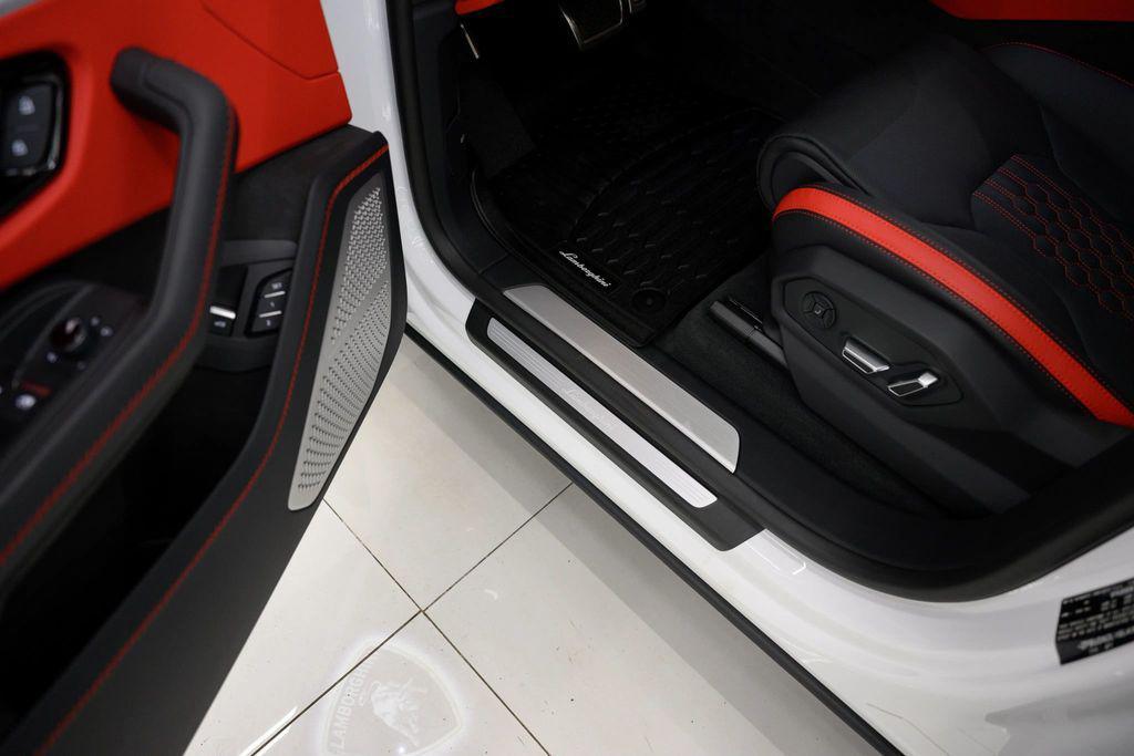 used 2025 Lamborghini Urus car, priced at $319,980