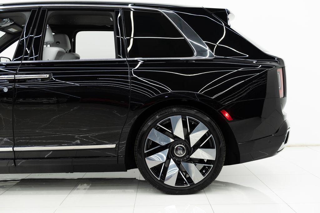 used 2025 Rolls-Royce Cullinan car, priced at $439,980