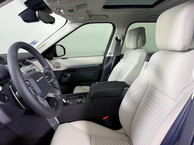 new 2025 Land Rover Discovery car, priced at $76,625