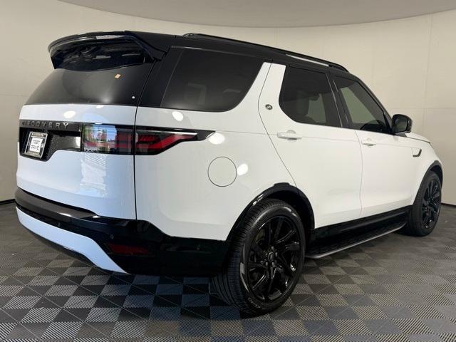 new 2025 Land Rover Discovery car, priced at $76,625