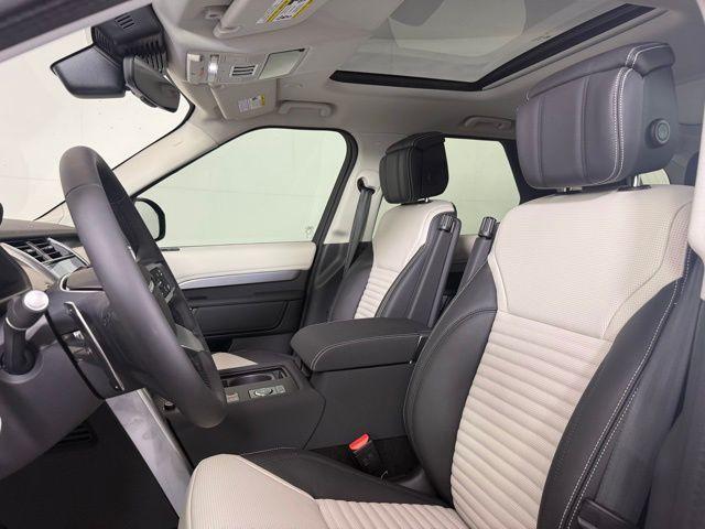 new 2025 Land Rover Discovery car