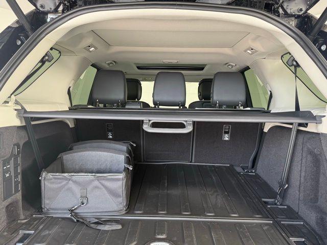 new 2025 Land Rover Discovery car