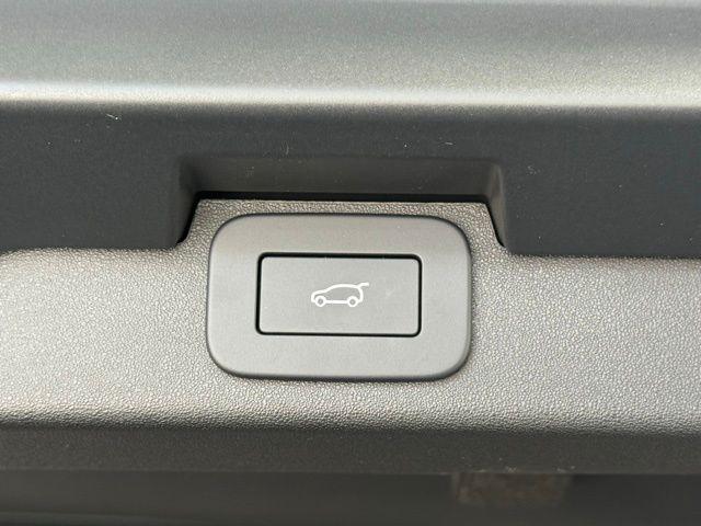 new 2025 Land Rover Discovery car