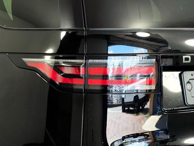 new 2025 Land Rover Discovery car