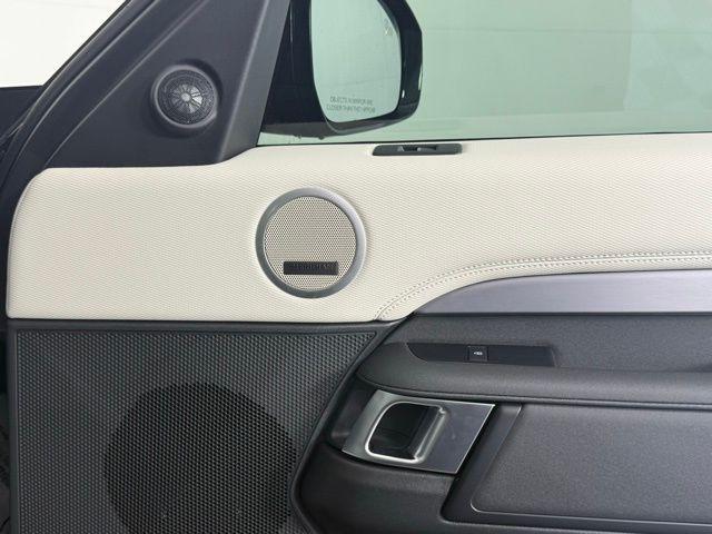 new 2025 Land Rover Discovery car
