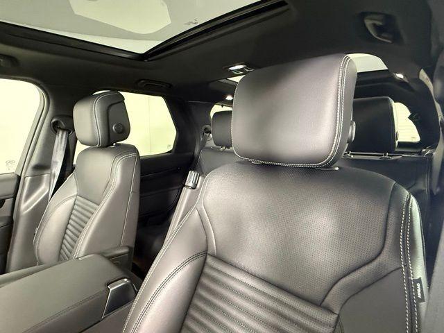 new 2025 Land Rover Discovery car