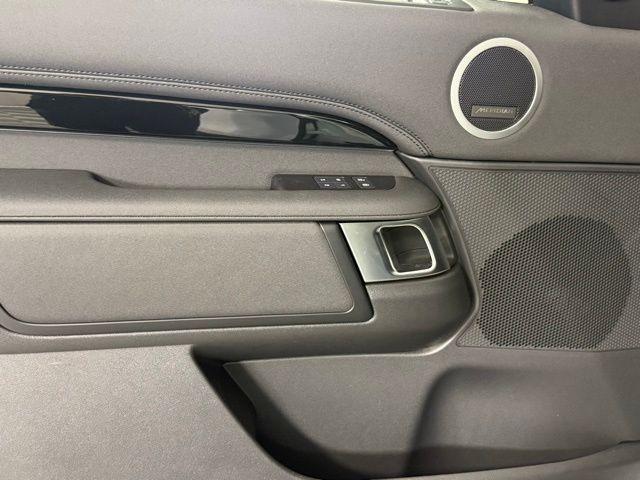 new 2025 Land Rover Discovery car